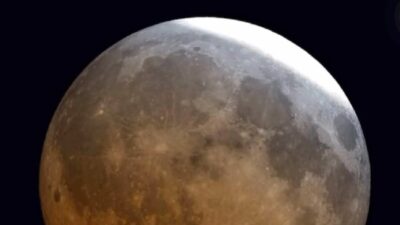 Veja como foi o eclipse parcial da Lua em modo acelerado