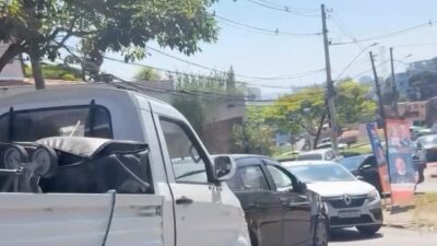 Acidente na Praça Nelson Proença de Gouvea complica o trânsito na av. Pres. Eurico Dutra no Belvedere