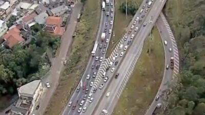 Acidente na MGC-356 causa congestionamento que já passa do Betânia, no Anel Rodoviário no sentido Rio.