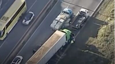 Carreta com pane bloqueia faixa do anel rodoviário e retenção já passa do Betânia