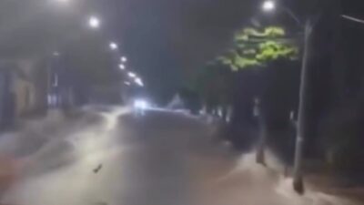 Tubulação da Copasa estoura no Barreiro e alaga avenida Olinto Meireles