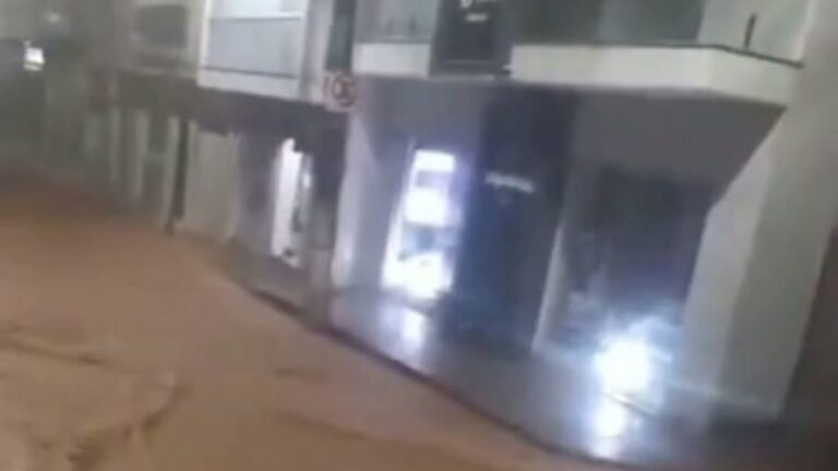 Inundações pontuais voltaram a atingir a cidade de Piranga, na Zona da Mata, na noite do último sábado (05).
