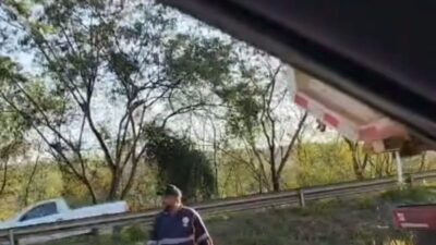 Acidente na mg-424: veículo capota e deixa vítimas feridas