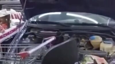 Motorista perde controle e carro invade sacolão no Céu Azul, em BH
