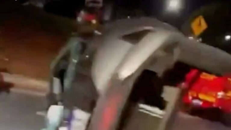 Motorista passa mal, bate em árvore e capota em BH