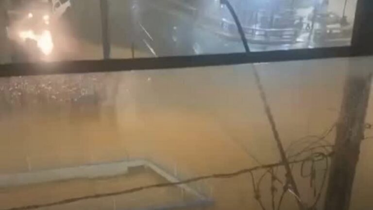 Forte chuva provoca enchente em Senhora dos Remédios, em Minas Gerais