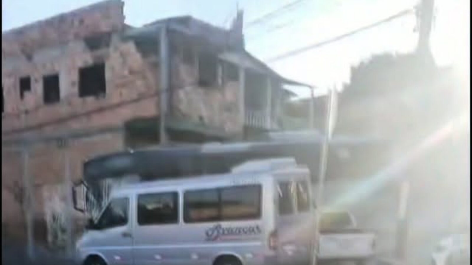 Acidente no cruzamento das ruas Maria de Lourdes da Cruz com Waleska de Souza